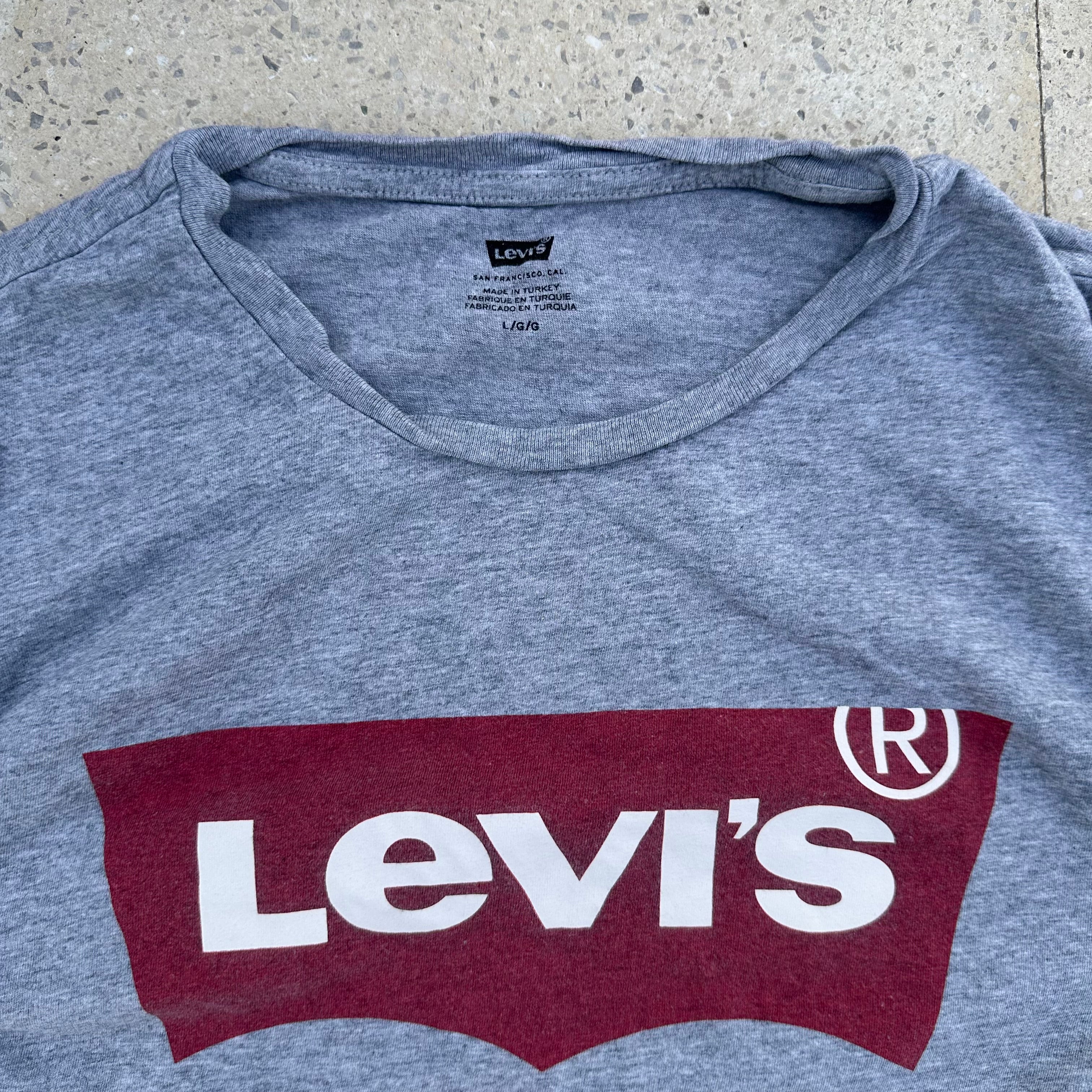 Levis T-Shirt - Large
