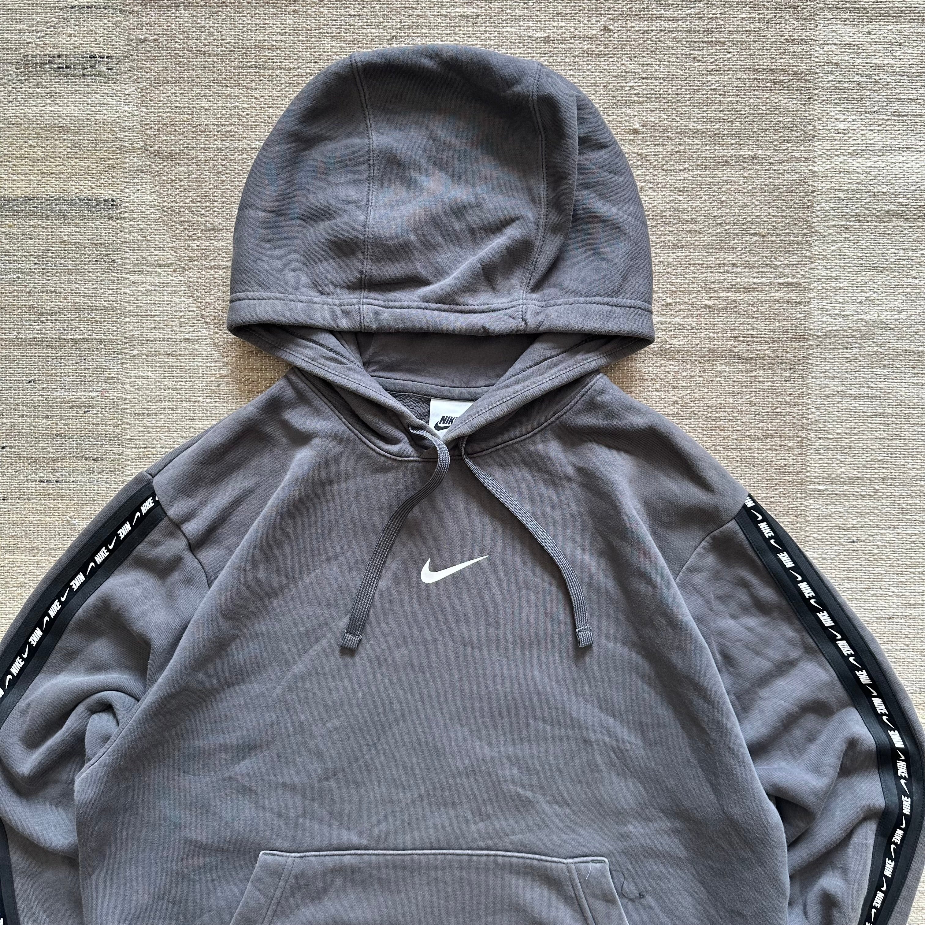 nike small center swoosh hoodie